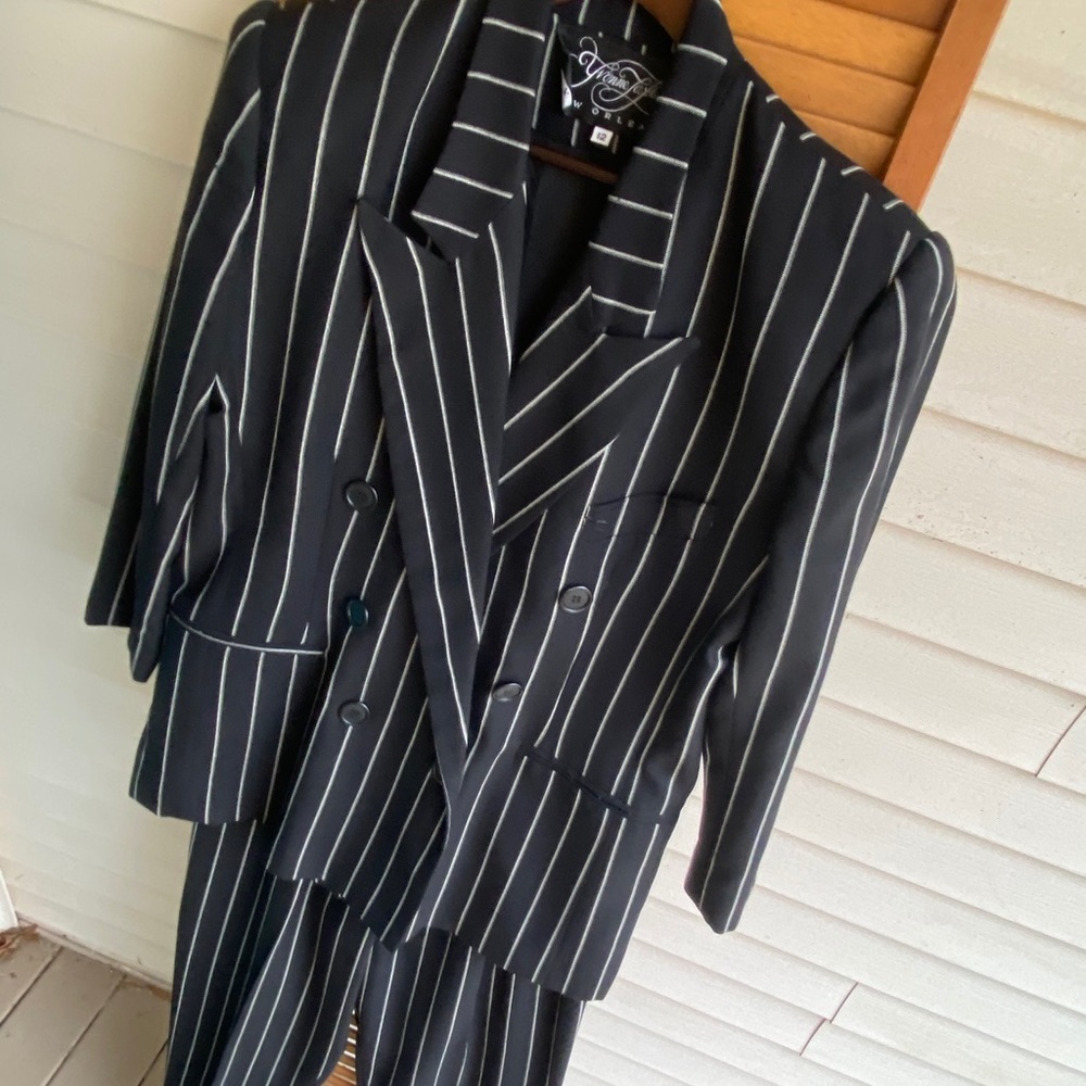 SZ 12 VINTAGE YVONNE LA FLUER BLACK PINSTRIPE SUIT